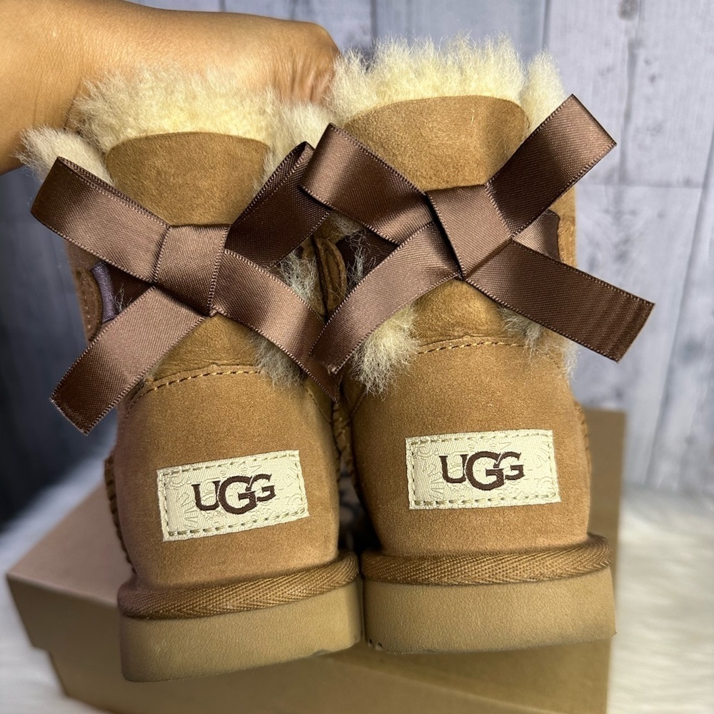 UGG kids mini bailey bow winter boots - Picture 7 of 14